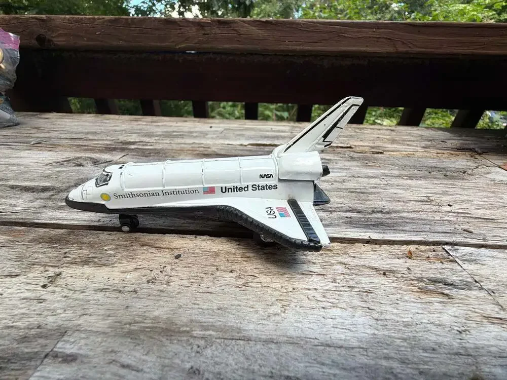 Smithsonian Institution NASA Discovery Die-Cast Metal Space Shuttle Toy